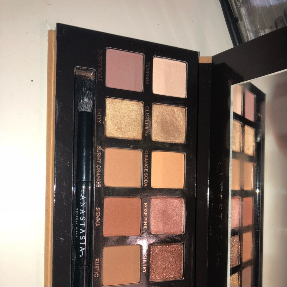 Anastasia Beverly Hills soft glam palette